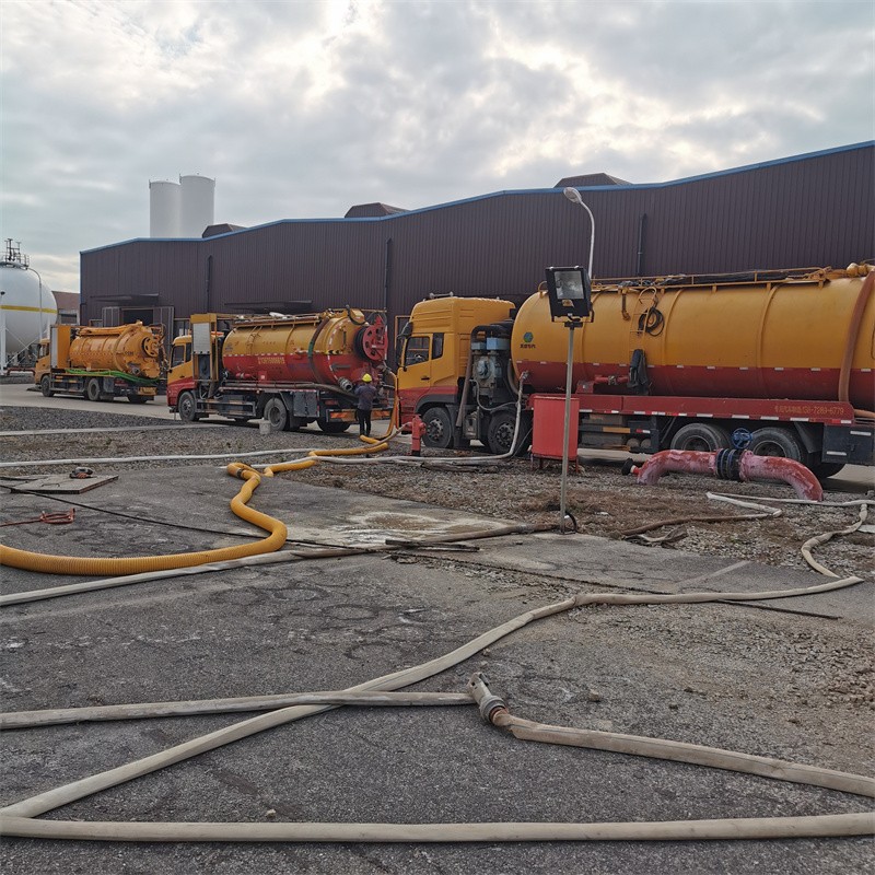 鹤庆污水池清理