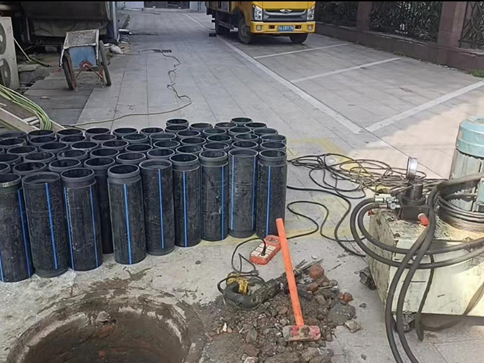 鹤庆PE置换管厂家 DN315置换管 非开挖管短管置换